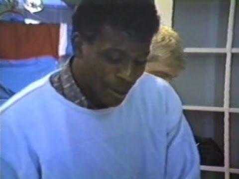 1987 Nieuwsflits april - Hoorn: Stanley Menzo - Opening sportzaak