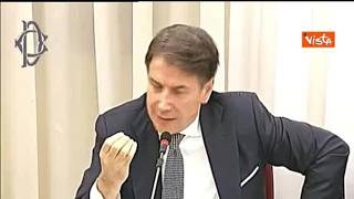 Covid, Conte: Nessuna selezione sugli anziani, la tutela della vita non ha limiti d'età