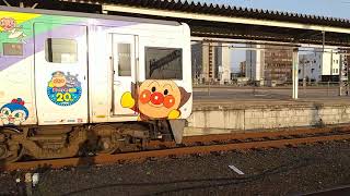 【新塗装化から1年】JR四国 松山駅 2000系アンパンマン列車特急宇和海22号 到着からの宇和島行き2000系特急宇和海23号 発車
