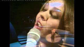 Crystal Gayle - Live performance Talking in Your Sleep