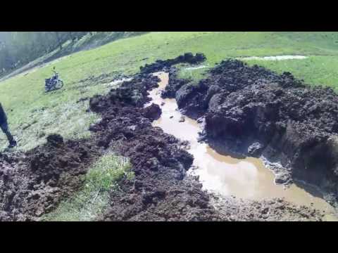 Порыв водопровода//Водники работают в праздник