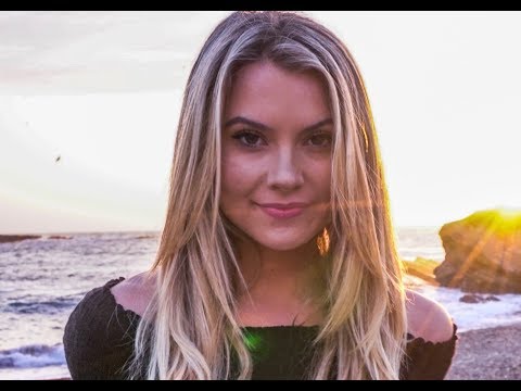 Golfer Lucy Robson Back With A New Solo Cup Trick Shot While Wearing A Dress