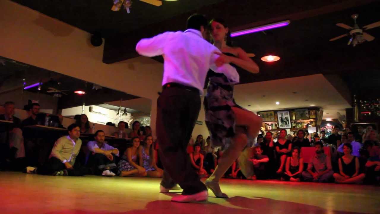 PABLO RODRIGUEZ Y NATASHA LEWINGER EN LA MILONGA 10 "Caricias"