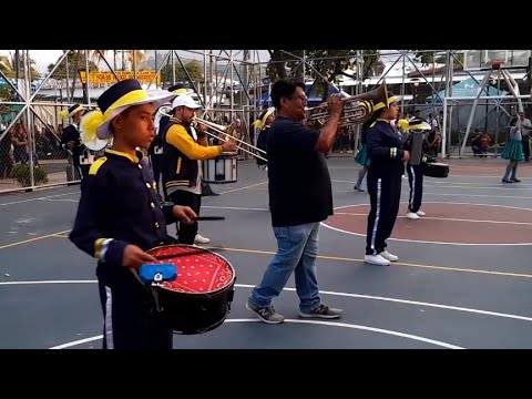 Presentación final de GAMALIEL MUSIC BAND en Desfile del Correo El Refugio 2025, Ahuachapán.
