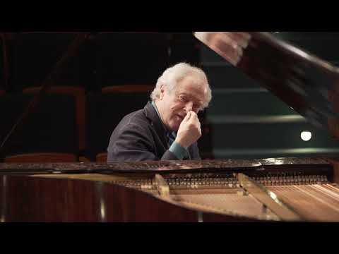 András Schiff on performance tradition and choice of instruments | ECM Records