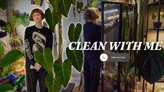 1hr of cleaning to keep you company 🌿🧼 pruning, cabinet clean out, & chopping plants ✨