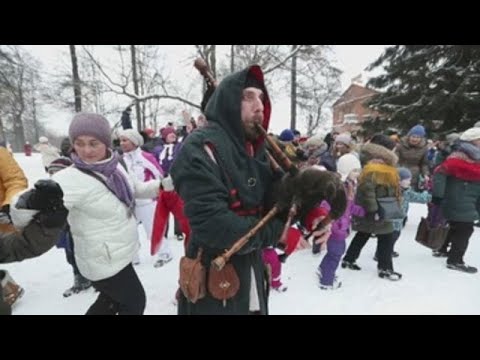 Boxeo en la nieve y hogueras en San Petersburgo por el "fin del invierno"
