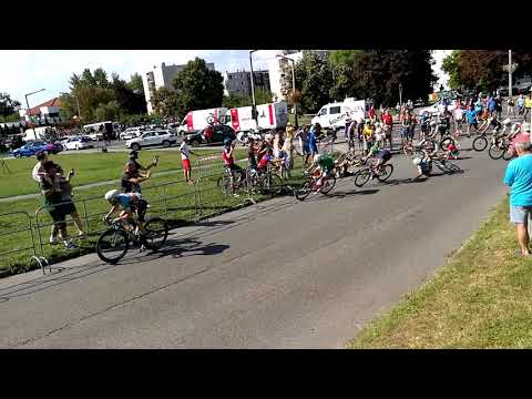 Tour de Hongrie 2018 Kazincbarcika célegyenes ráfordító kanyar nagy bukása