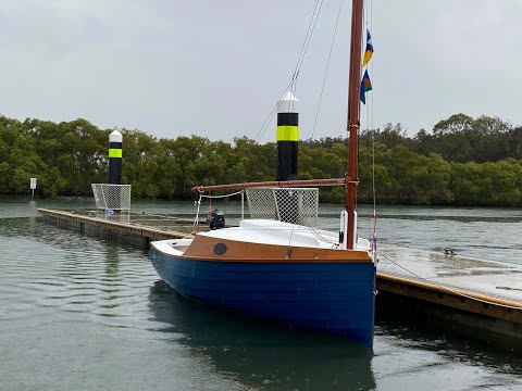 Luna Blu - Dinghy cruising South East Queensland - Boat Tour