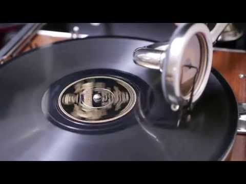 "Hangin' on the Garden Gate" - Ipana Troubadours/Smith Ballew