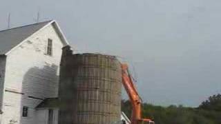 preview picture of video 'Kelly Farm Silo Demolition'