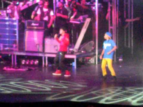 Justin Bieber and Jaden Smith Dougie Jerk and Crank That (: