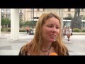 "У него в каждой стране по замку. Наверное, кайфует где-нибудь", - москвичи о том, куда мог деться Путин. Видео