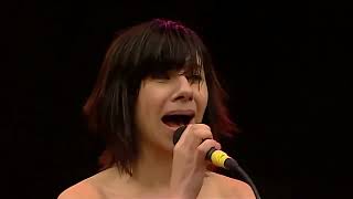 PJ Harvey - The Whores Hustle And The Hustlers Whore (T In The Park 2004)