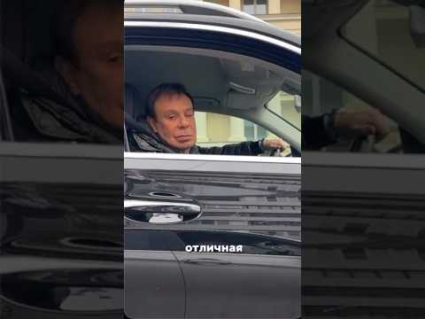 Мерседес хорош… но особенно в зеркале заднего вида 😁