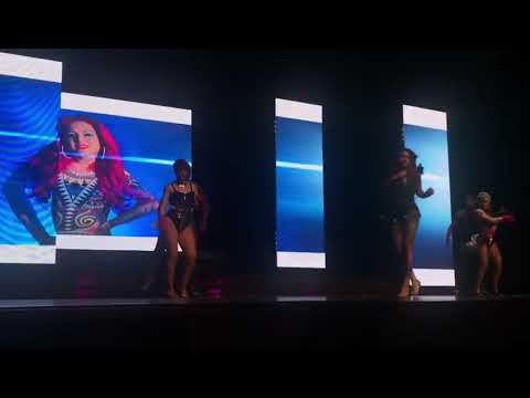 Camila Montalbán cantando en el miss internacional