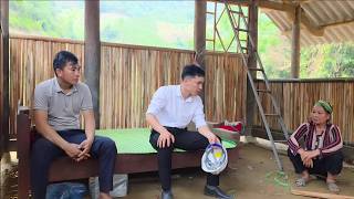 Download lagu Hang's mother frequently takes time off from work, which angers Mui. mp3