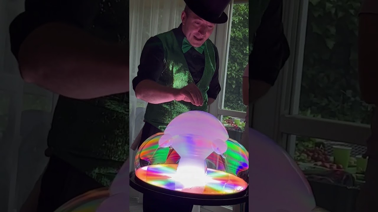 Magical Bubble Tricks in the Dark | Egor Hahuleac Bubble Show Austria