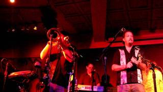 Lydia Pense and Cold Blood: "Funky On My Back"