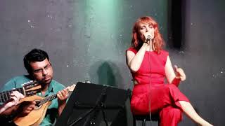 Nina Wirtti em Dom de Iludir de Caetano Veloso e Saber Mentir de Antonio Bruno