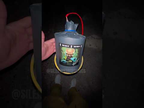 6” WALTER WHITE STROBING SALUTE 💥 #pyro #insane #strobe #hood #fireworks #silentpyro #breakingbad
