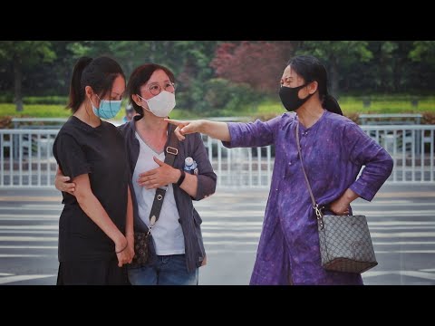 當患有抑鬱症的女生被母親當街指責，路人：不要把心理疾病不當病