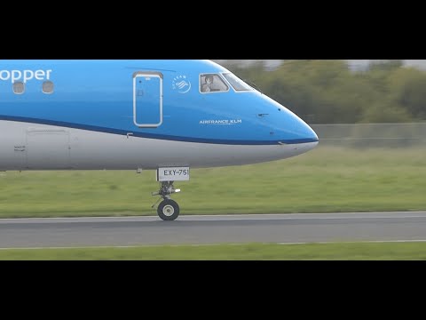 KLM Cityhopper Pilot Waves While Taxing Runway 22 Pilot Waves At Belfast City 14th September
