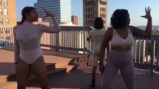 ChloeXHalle “Redlights”- Akademy Funktion