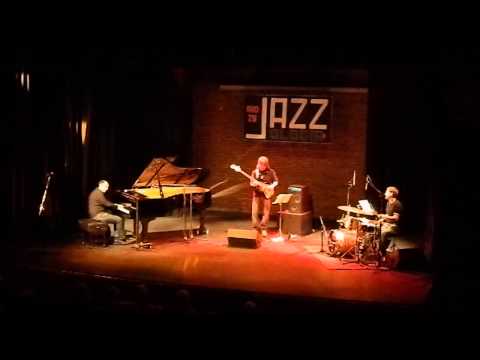 5497 - Sergio Gruz, Alejandro Herrera y Tomas Babjaczuk en Jazzologia - 21/5/13 