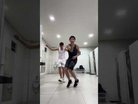 SANTANA E SEU AMIGO DANÇANDO | Desce Deslizando #shorts