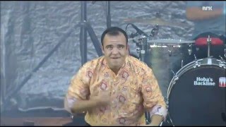 Future Islands - A Dream of You and Me (Live Øya 2015)