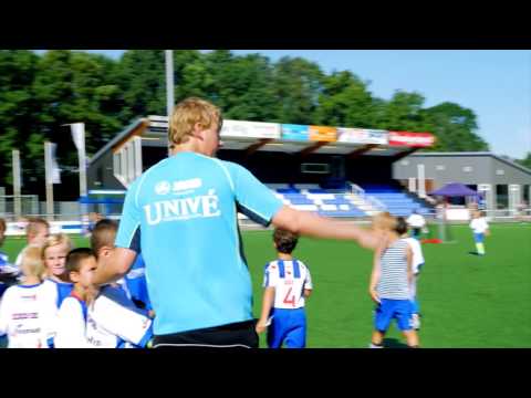 sc Heerenveen geeft voetbal clinic bij sc Emmeloord