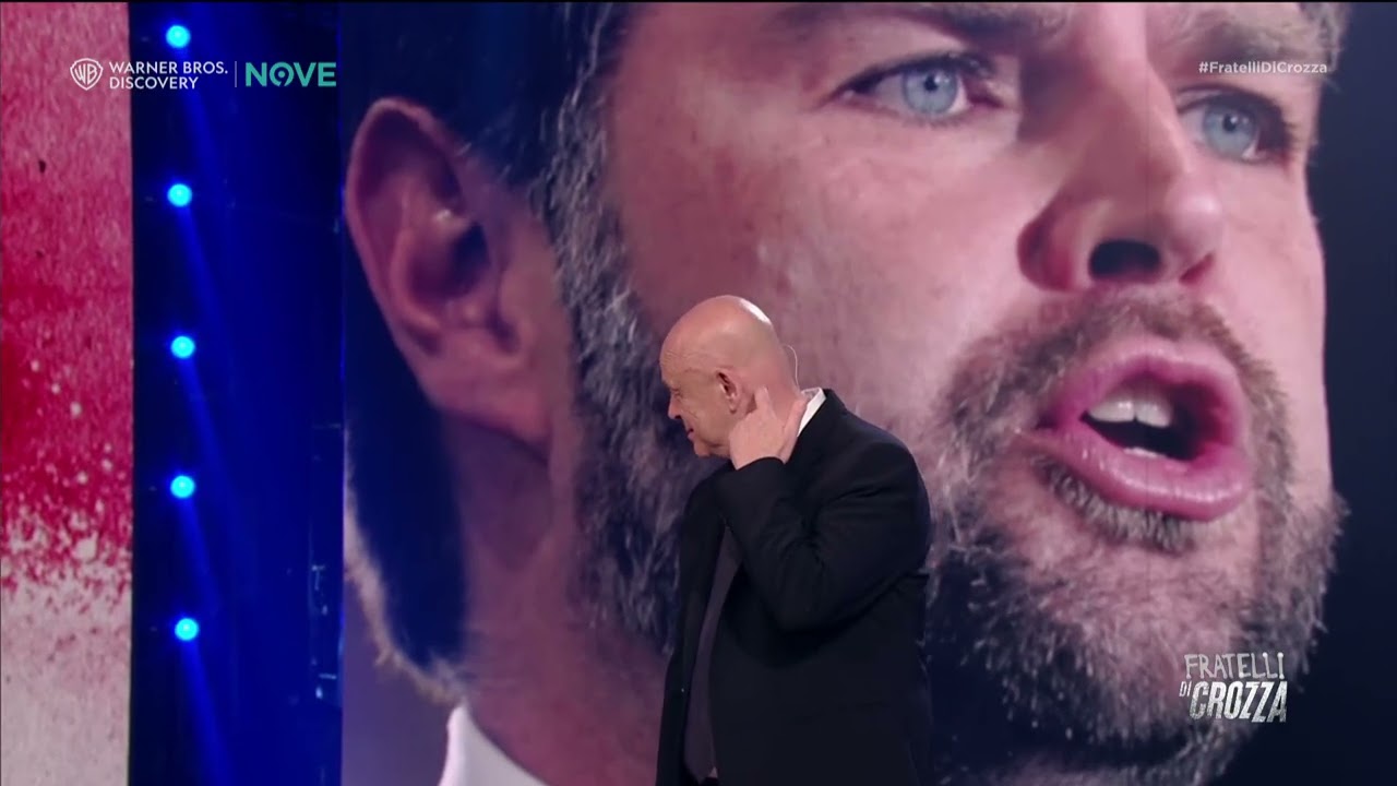 Crozza: "Jesus Trump Superstar ogni giorno ci bombarda con le sue puttanate"