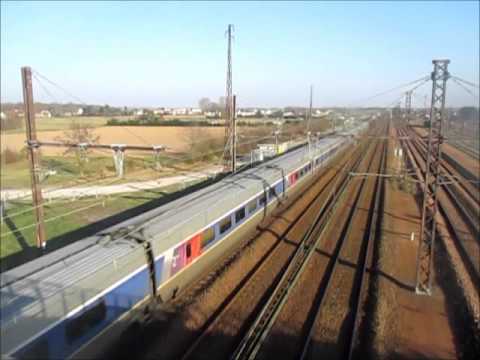 TGV qui sort et qui rentre de la LGV Tours-Bordeaux