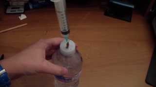 Esperimento per dimostrare la pressione atmosferica presente nell'aria