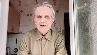 Во дворах, где живут ветераны, волонтёры устроили мини - концерты. К сожалению, не все из ветеранов смогли на них присутствовать,т.к. годы берут своё....