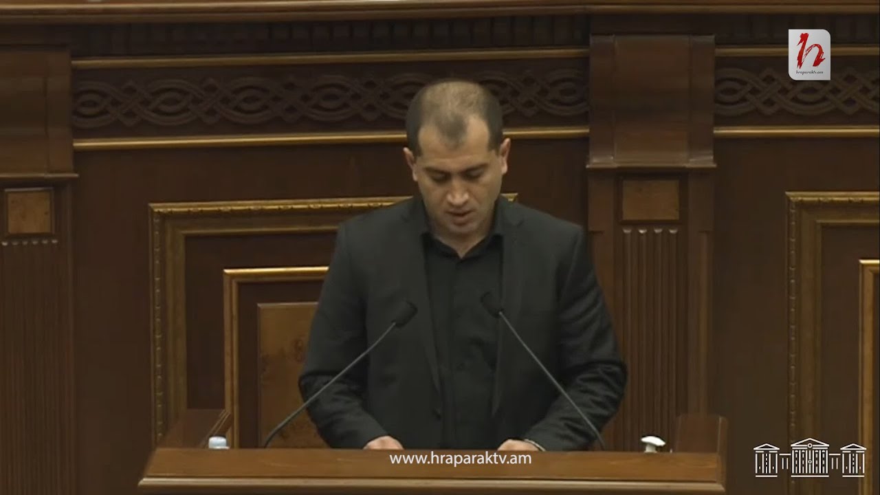 Աննա Հակոբյանի ազգականը մի կերպ է ընթերցում երդման տեքստը