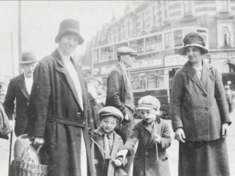 In A Little Second Hand Store - Sydney Lipton's New Grosvenor House Band - Sterno 1243