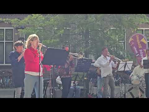 Bart Neuvel met Feest Band West bij Utrecht Blaast Buiten Conservatorium Norah Jones Don't Know Why🎙