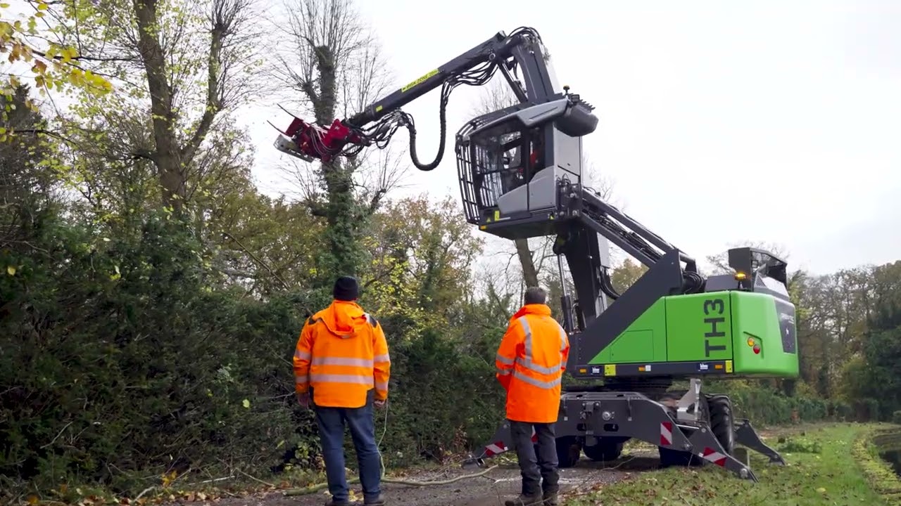 Green-Tec TH3 in Action | Precision Tree Dismantling with Blue Group