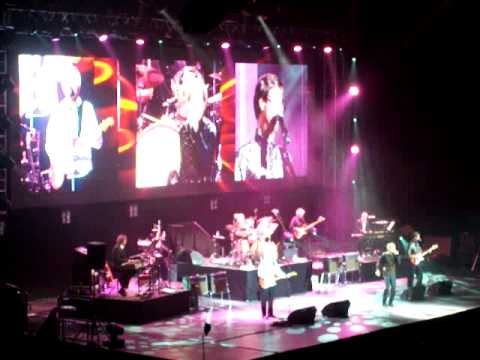 Cliff Richard and The Shadows 28/9/09 Lucky lips