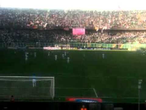 gol di abel hernandez rigore visto dalla curva sud...Palermo-Siena 2-0