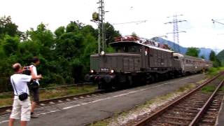 preview picture of video 'Einfahrt der 194 051 in den Bahnhof Piding'