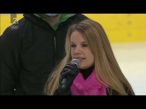 Ana Soklič - Slovenska himna na državnem prvenstvu v hokeju