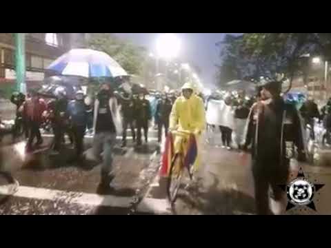 "SEGUIMOS EN PIE DE LUCHA (COMANDOS AZULES DC 1992)" Barra: Comandos Azules &bull; Club: Millonarios