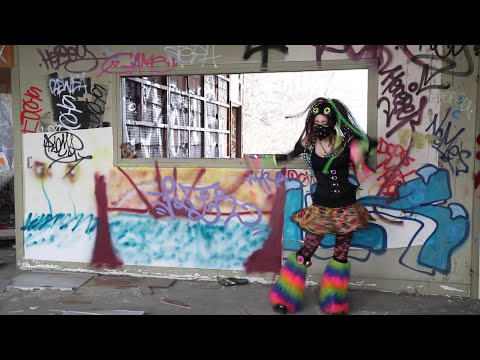 Industrial Dance -Active Paranoïd - OPIUM -  Pitite Oudy Cyber Goth dancer