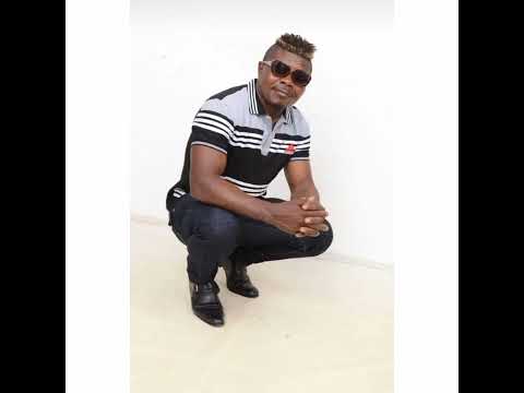 L&amp;#039;artiste Jakino chante
