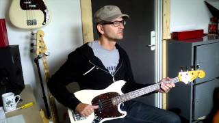 Video thumbnail for Fender Mustang bass funky jam by MarloweDK - Bass lessons, licks and low notes