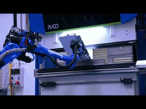 RICO robotic - takie instalacje to dzień powszedni - tu prasa elektryczna Rico i robot Yaskawa - zdjęcie