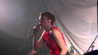 Chloe Howl - No Strings (HD) Live In Paris 2013